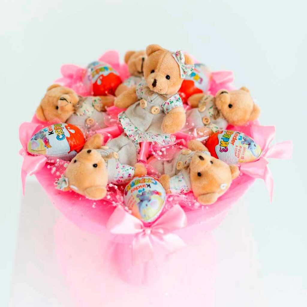 Букет из игрушек и киндер сюрпризов Моя любовь