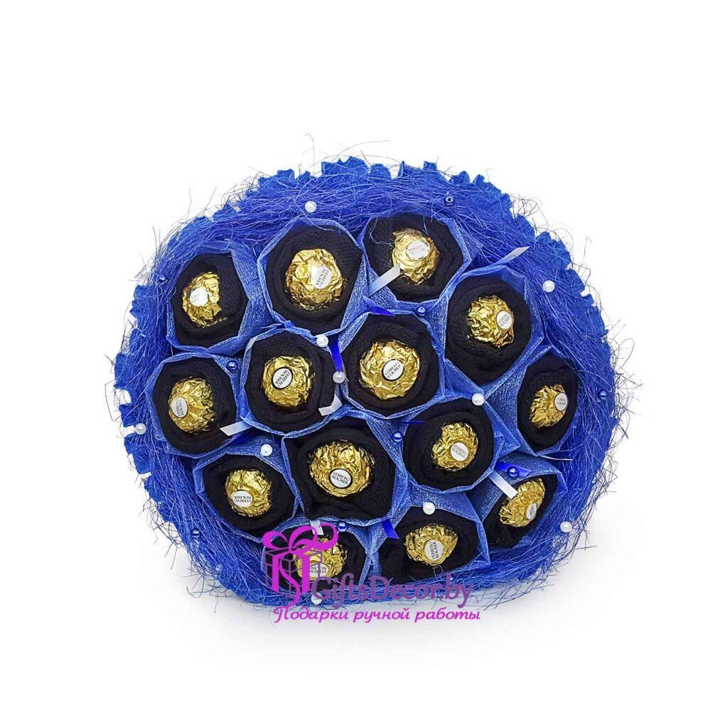 Букет из носков и конфет Ferrero Rocher